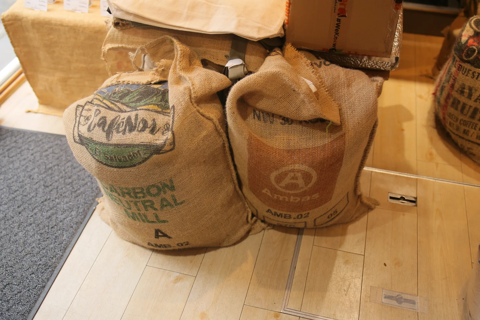 FIVE COFFEE STAND & ROASTERY (photo 2)