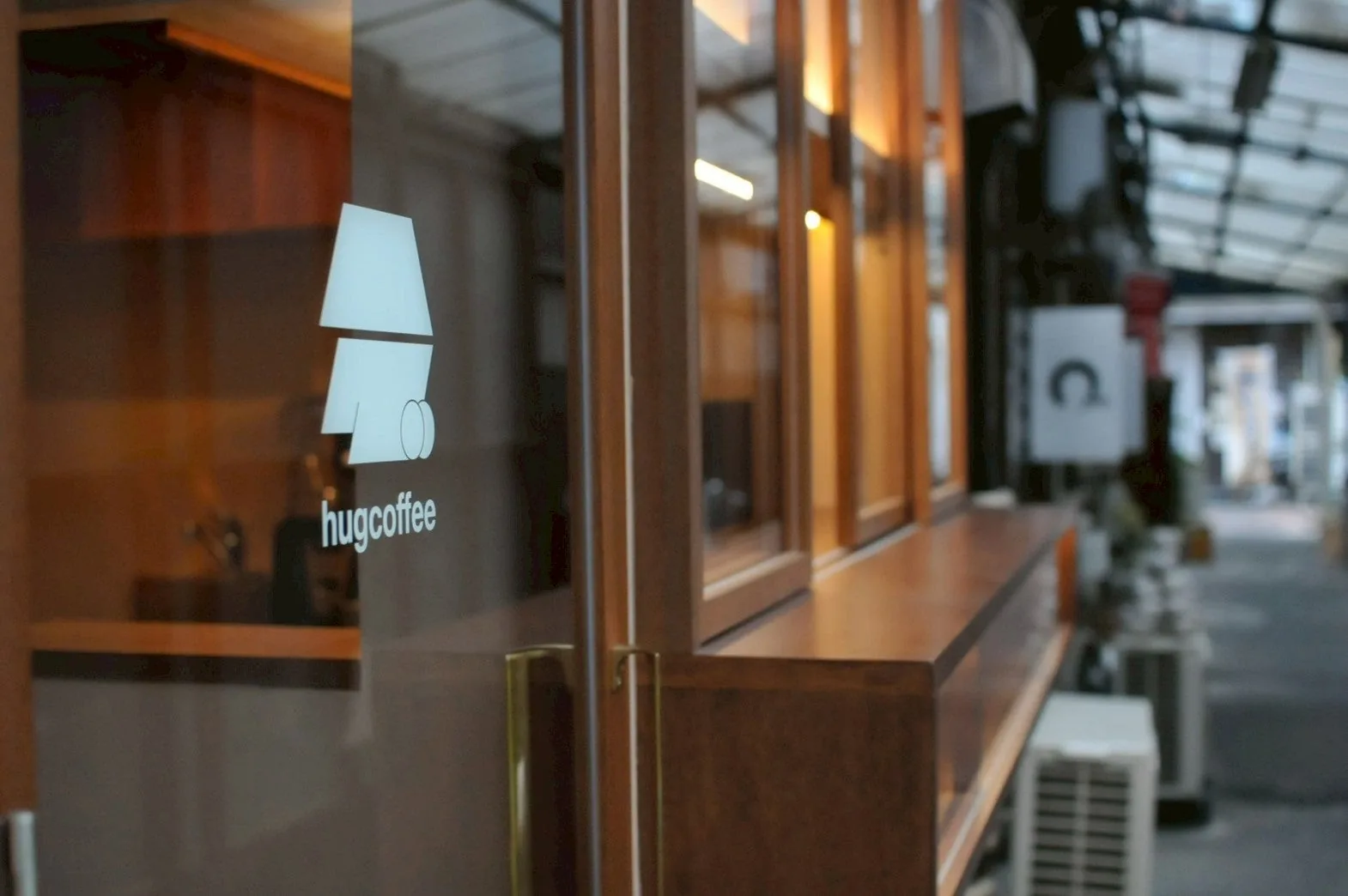 hugcoffee 入船横丁店（2枚目）