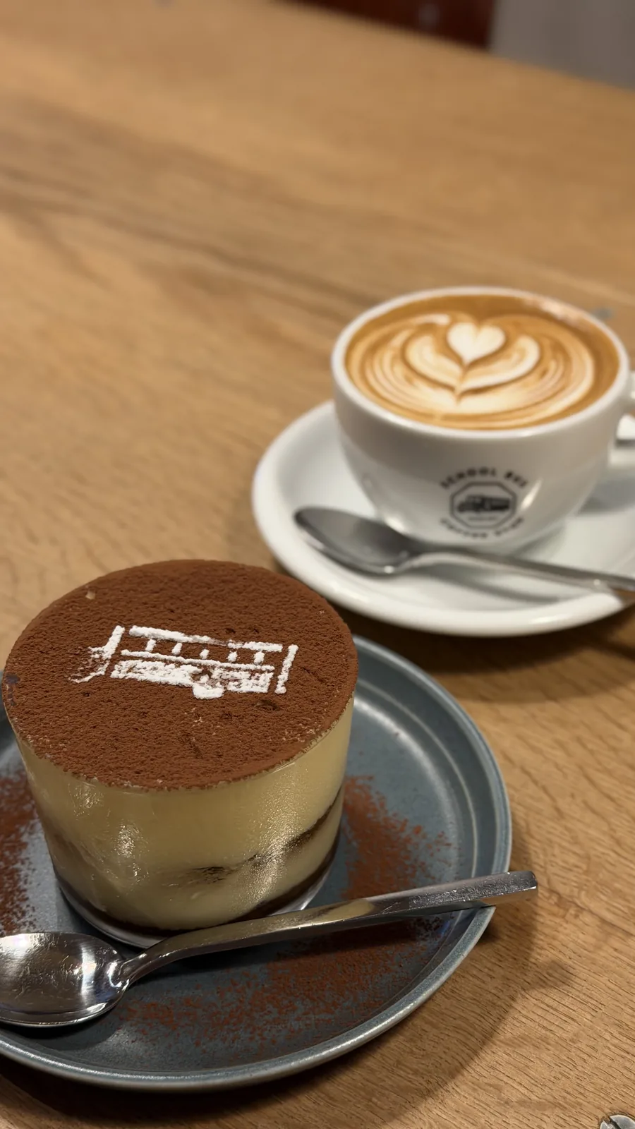 SCHOOL BUS COFFEE STOP NAKAMEGURO（3枚目）